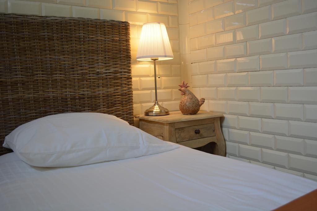 Отель Manoir Bonpassage Thury  Экстерьер фото